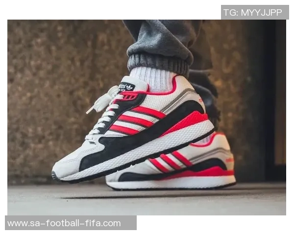 提升球技的秘密武器阿迪达斯足球训练鞋助你在场上闪耀光芒